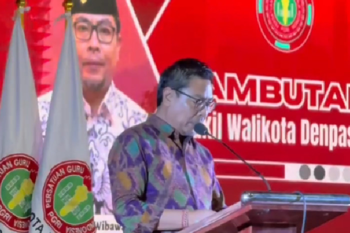 Wakil Wali Kota Arya Wibawa Buka Konferensi Kota PGRI Denpasar