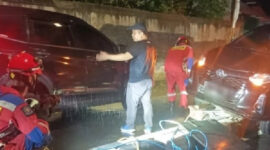 Gulkarmat Jakarta Selatan Evakuasi Mobil Tersangkut di Separator Ciganjur (PPID Jakarta)