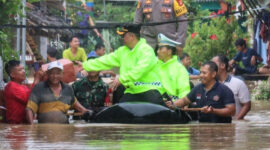 Bantuan Sosial Kapolres Lampung untuk Korban Terdampak Banjir (Humas Polri)