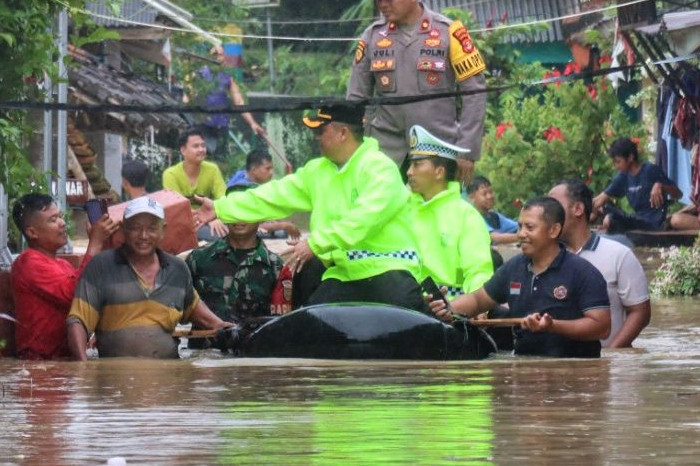 Bantuan Sosial Kapolres Lampung untuk Korban Terdampak Banjir (Humas Polri)