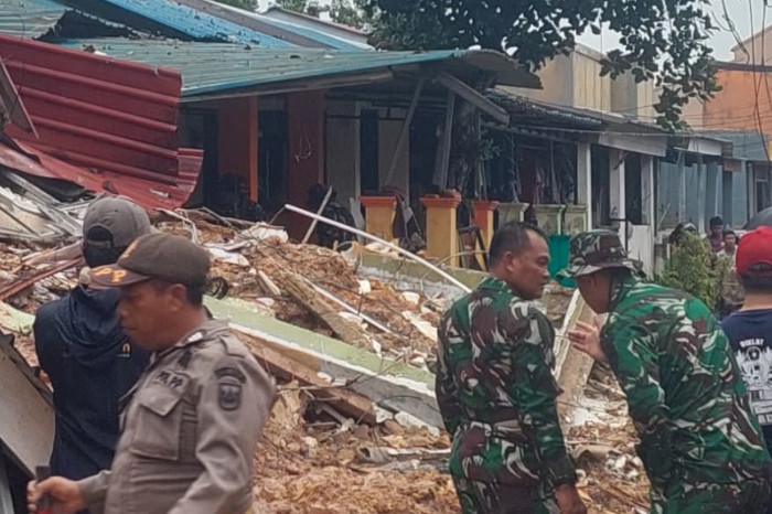 Polda Kepri Tangani Darurat Tanah Longsor di Tiban Koperasi Batam (Humas Polri)