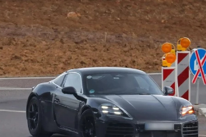 Porsche 718 Cayman Listrik Muncul di Jalan untuk Pertama Kalinya (Carscoops)