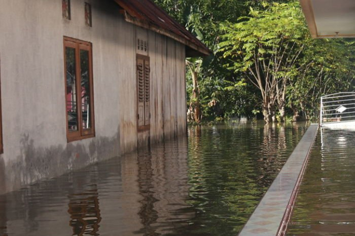 Bahaya Bermain di Air Banjir, Risiko Penyakit dan Cara Mencegahnya (Istock)