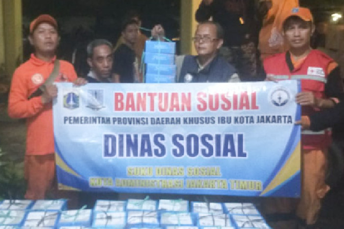 Sudinsos Jakarta Timur Salurkan 6.750 Boks Makanan untuk Warga Terdampak Banjir dan Kebakaran (PPID Jakarta)