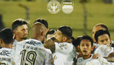 Persib Bungkam Semen Padang 4-1, Hodak Soroti Performa Tim yang Makin Solid (dok @persib)